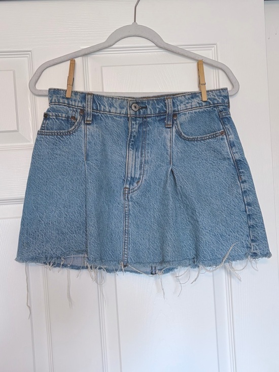 Abercrombie & Fitch Dresses & Skirts - Abercrombie & Fitch Pleated Denim Mini Skirt — Light Wash — Size 27/4